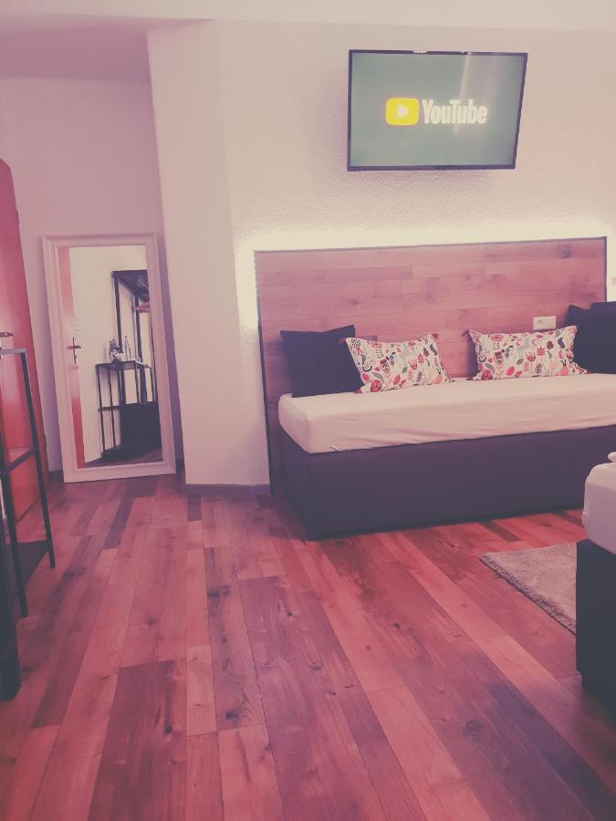 Gasthaus Zum Hirsch Hotel Lampoldshausen Room photo
